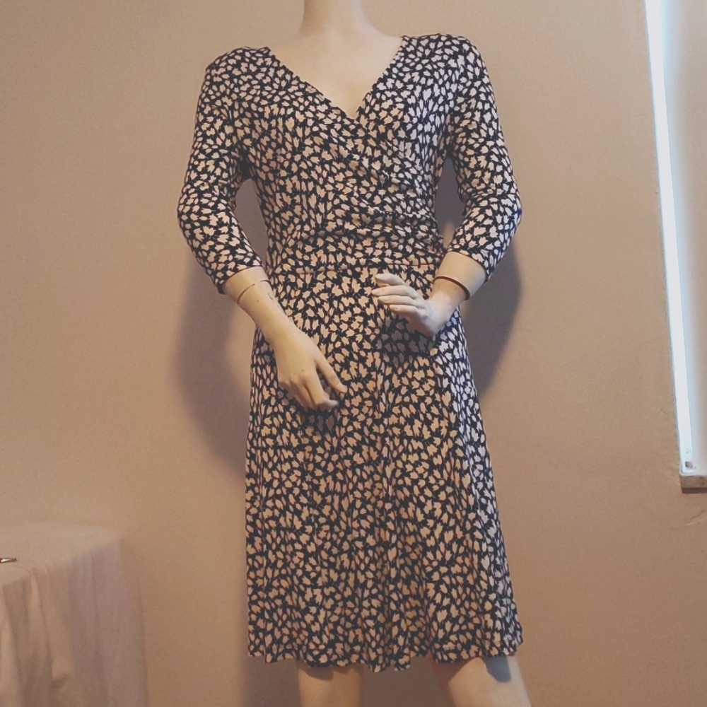 EUC Lark & Ro Navy & White Print Dress w/ 3/4 Sleeves
